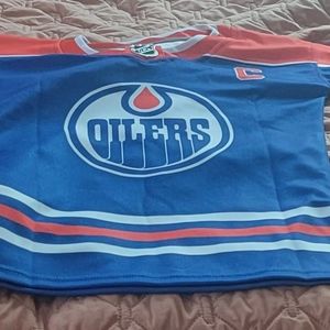 Connor McDavid #97 oilers youth Small Jersey NWT